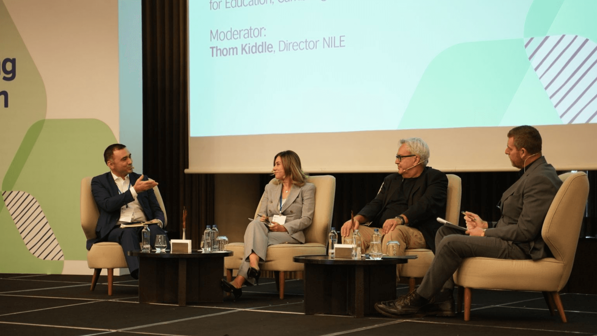 “National and regional partnerships are essential for a sustainable english education policy”