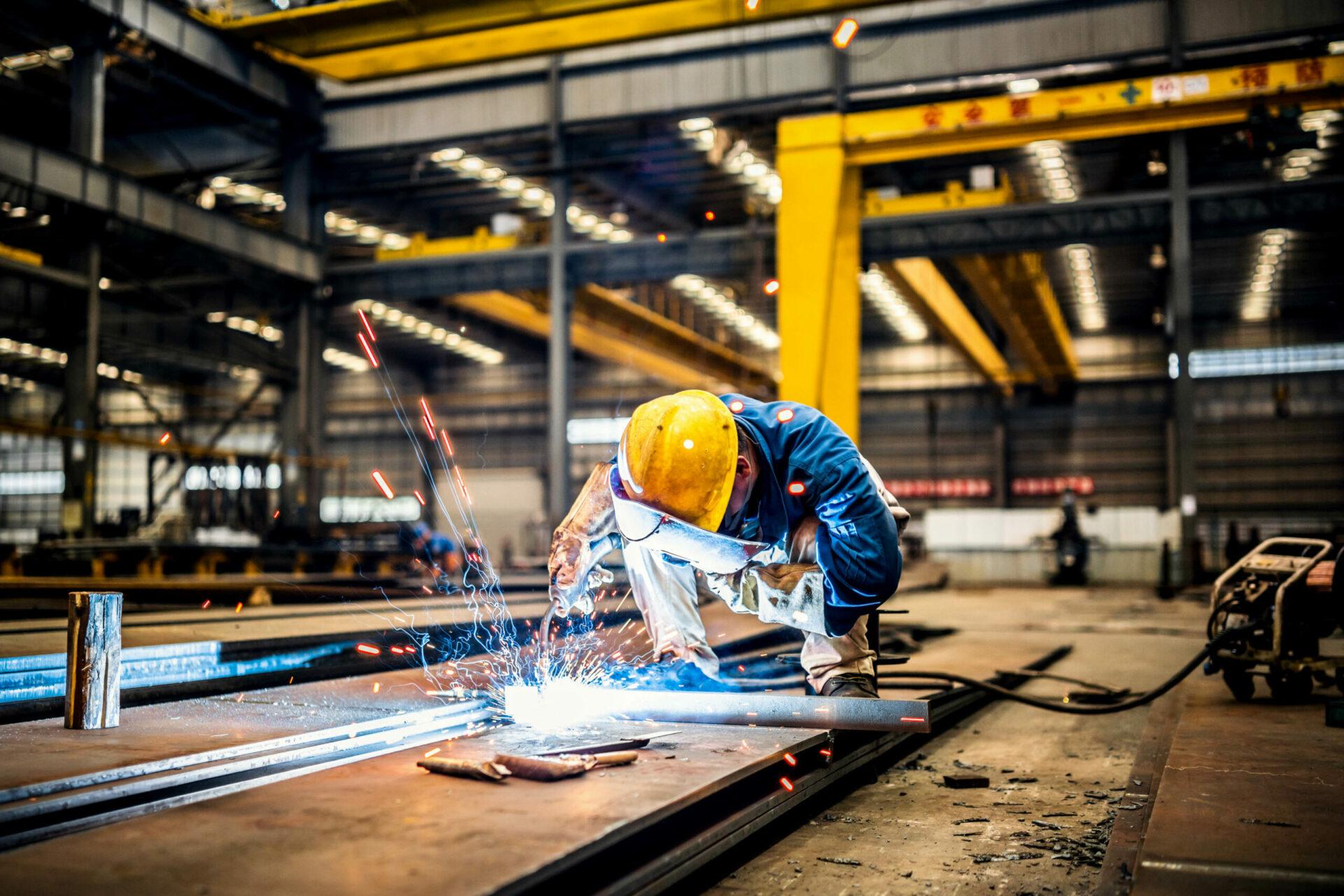 İmalat sektöründe kayıtlı istihdam son bir yılda 143 bin geriledi